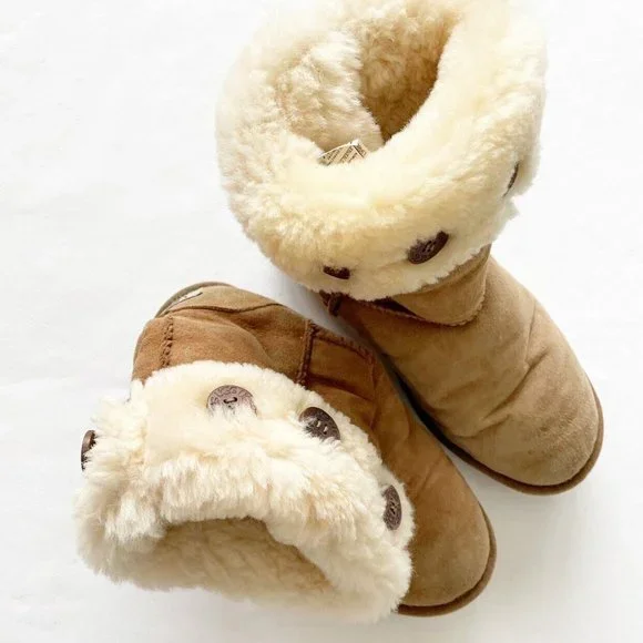 Women’s / Teen’s UGG Fold Over Boots Size 6 - Picture 7 of 11